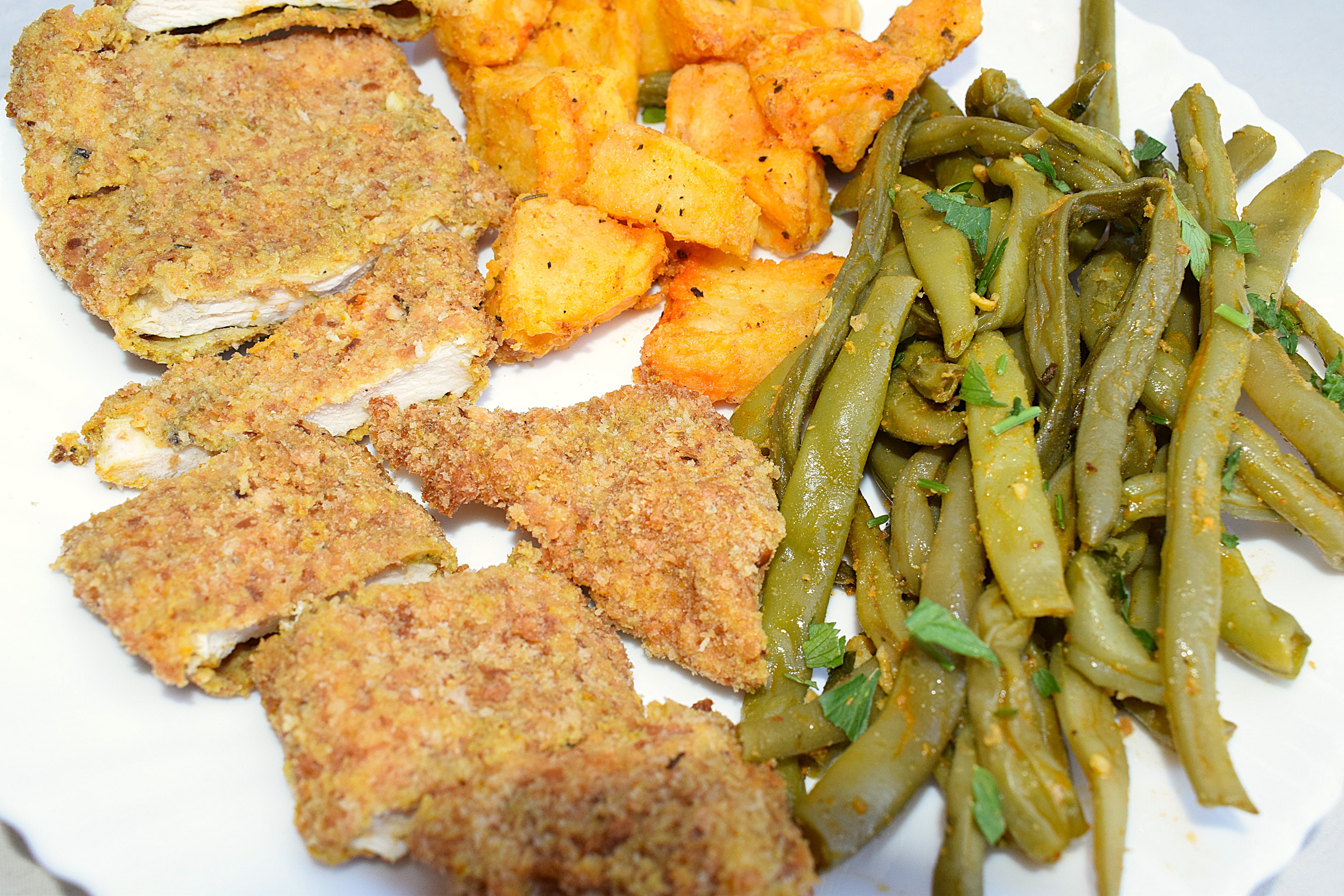 Poulet Pané au Haricots et Pommes de Terre
